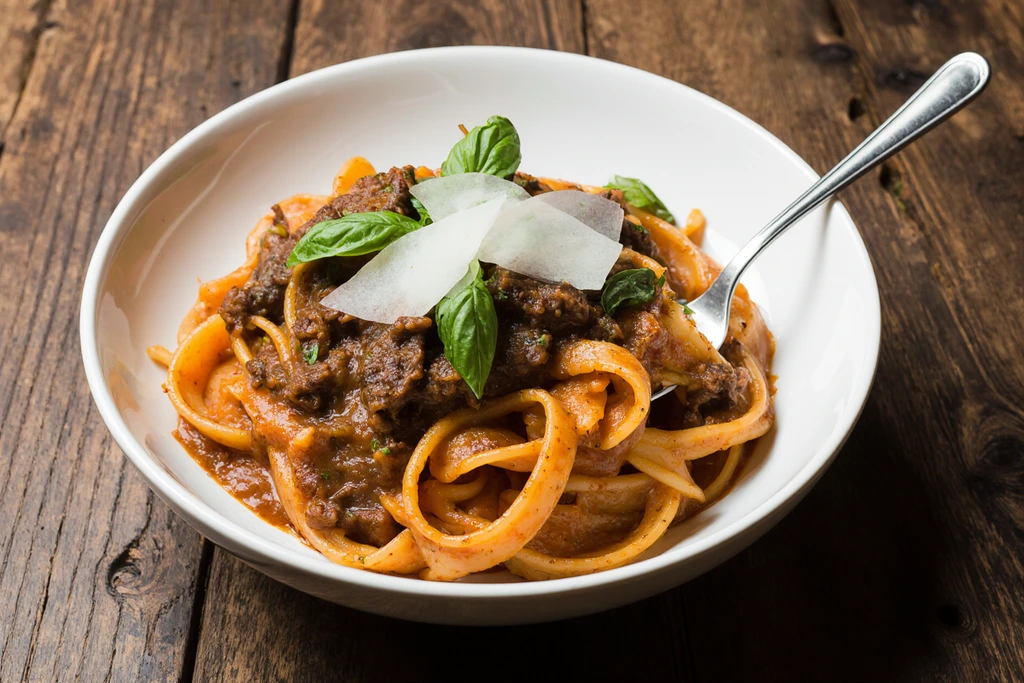 Best Short Rib Ragu Recipe (Dutch Oven Braised with Pappardelle) 4 img 1 4